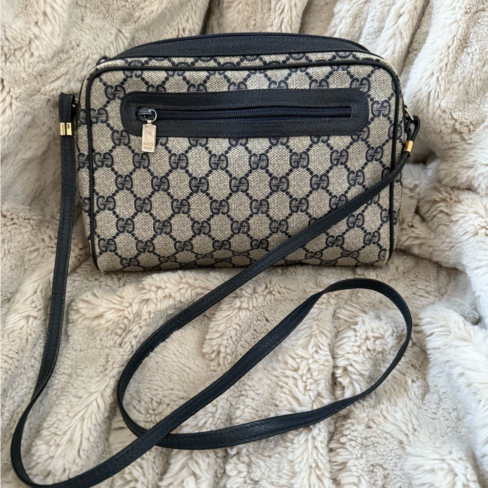 Vintage Authentic GUCCI Ophidia GG Monogram Navy Crossbody/Shoulder Bag